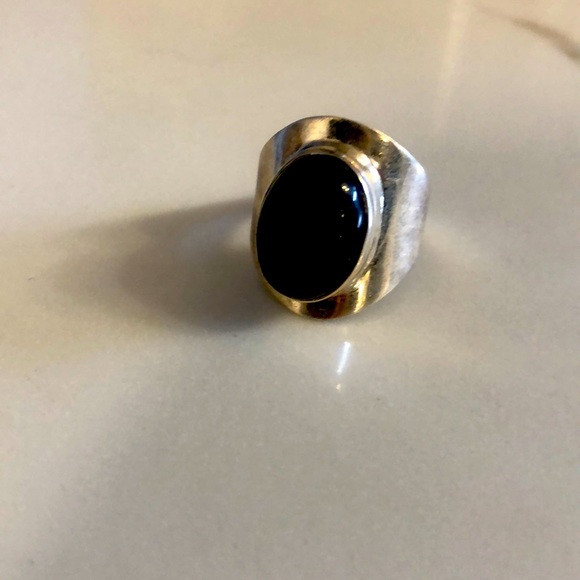 Silver and black onyx ring. - Picture 2 of 6